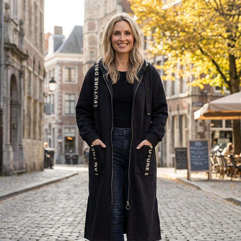 Vera – dámský oversized kabát s kapucí – detail produktu