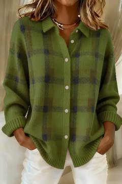anna-cardigan-en-tricot-doux-a-carreaux