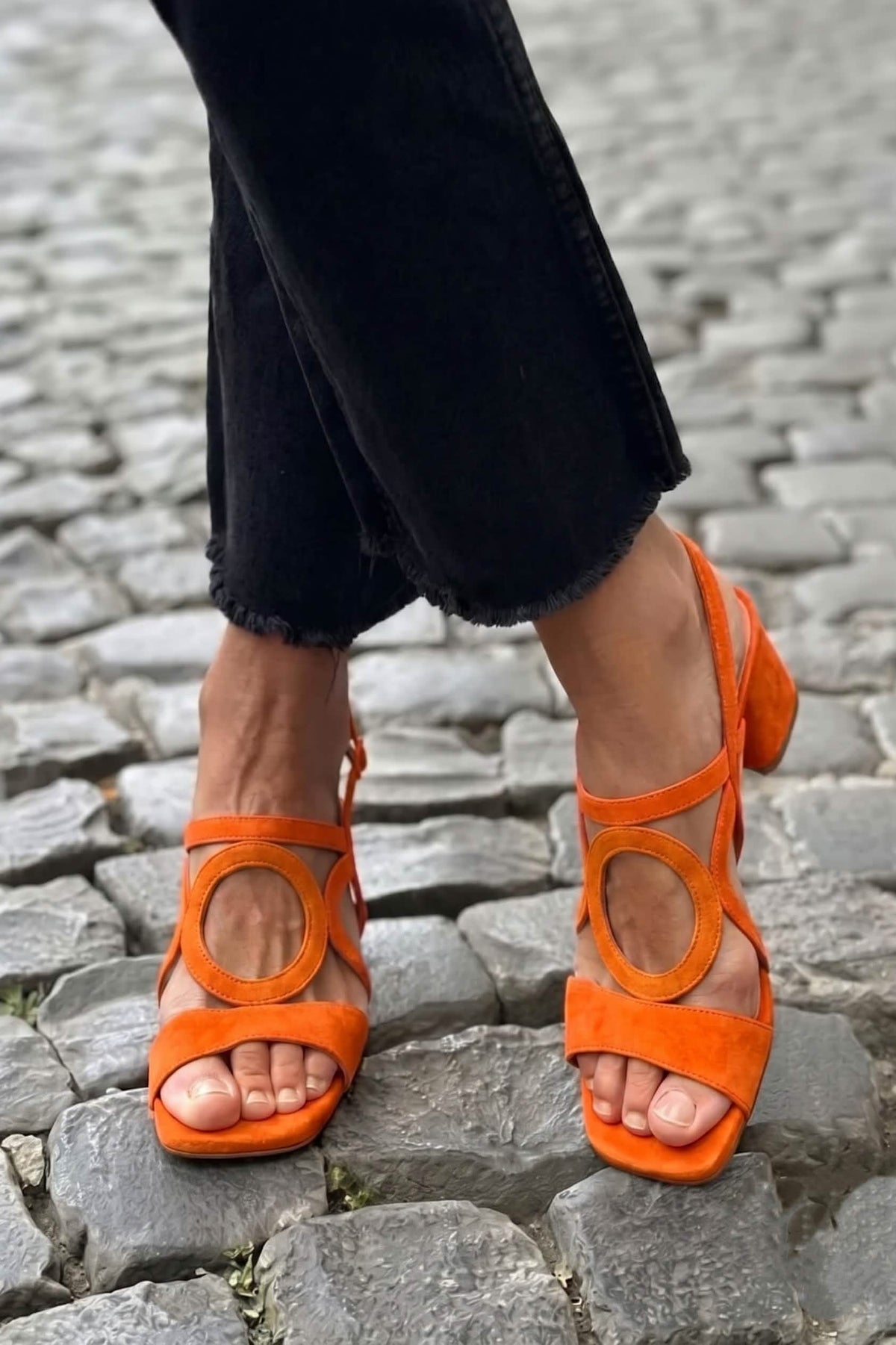 Oranžová